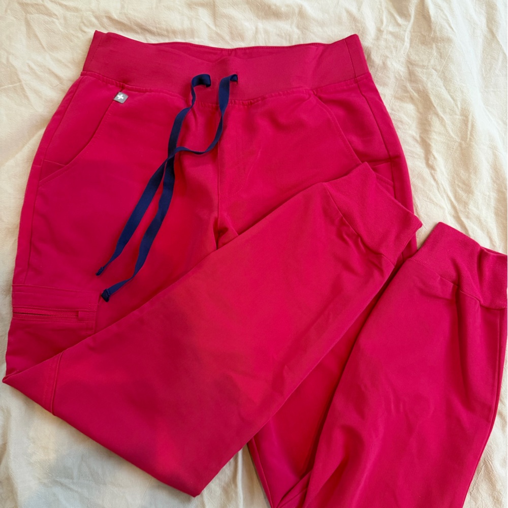 Figs zamora joggers XSP in Ultra Rose pink